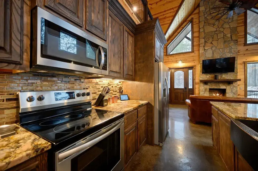 Cabin Vibe - Bunkroom - 3 King - Firepit - Shuffleboard