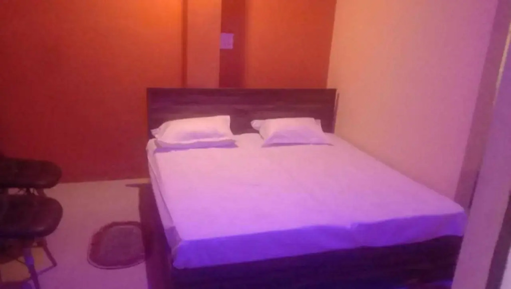 POP IAE488 Happy Hotel Taj Highway