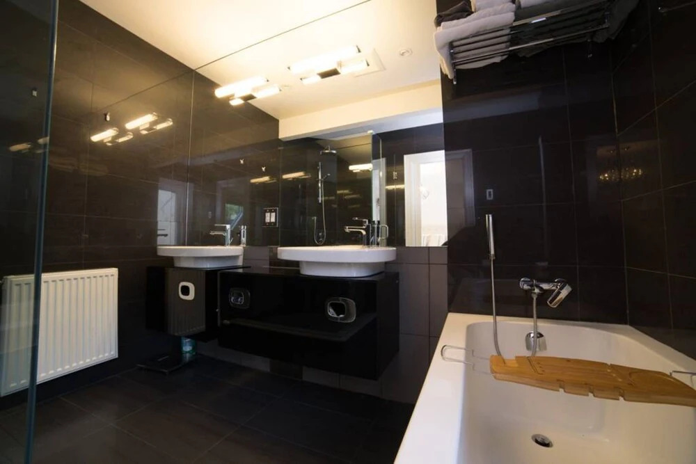 Designer Luxury 5 Bedroom Family Home