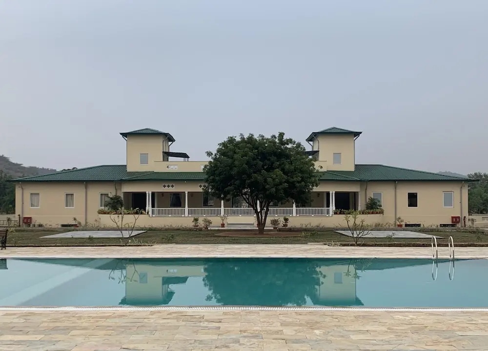 Tree of Life Sariska, Manor