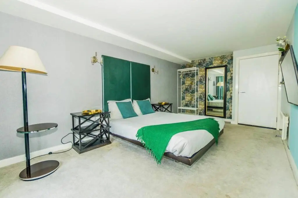 Luxury 9ine Bull Ring Apartment, Stunning city view, Free Parking, Amazing Fireplace