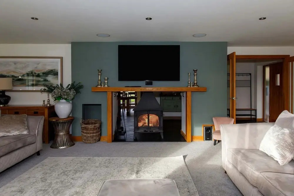Serene Riverside 6BR Luxury Retreat in Curdridge