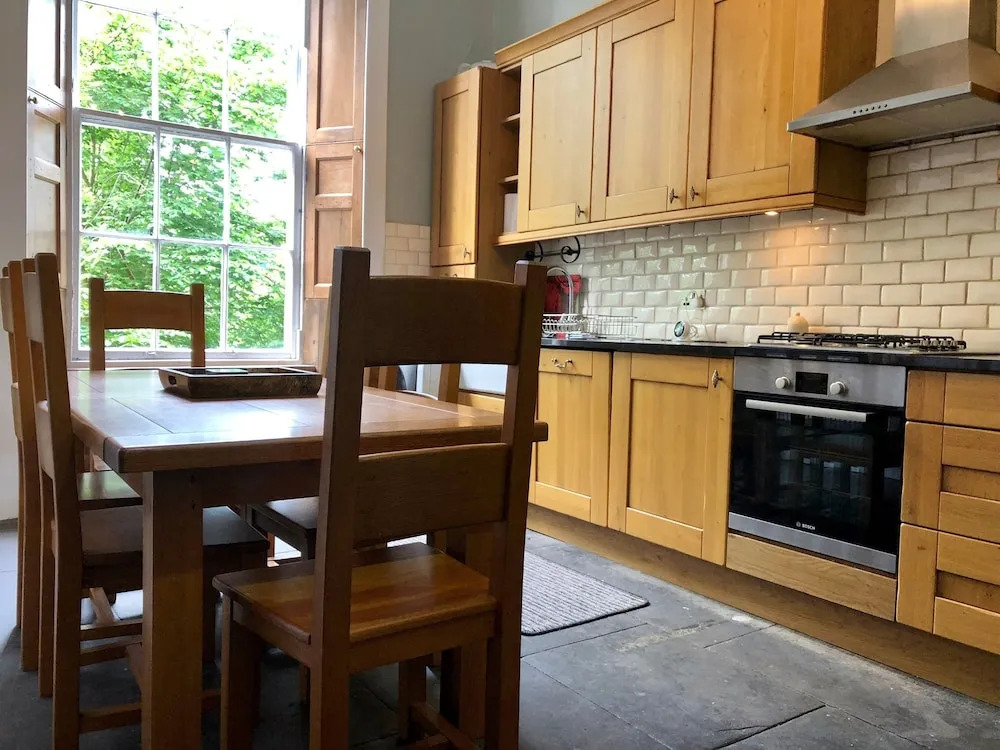 4 Bedroom Georgian Flat In New Town
