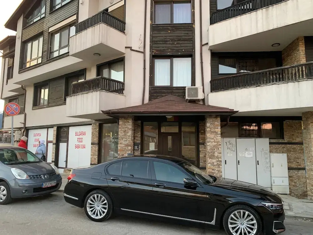 Central Art Apartment in Bansko With Mountain View