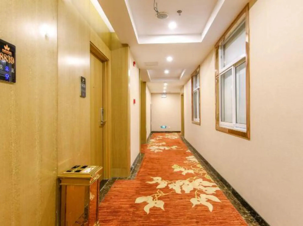 GreenTree Inn Express Hotel (Hefeinan Railway Station Gongjing College Subway Station)