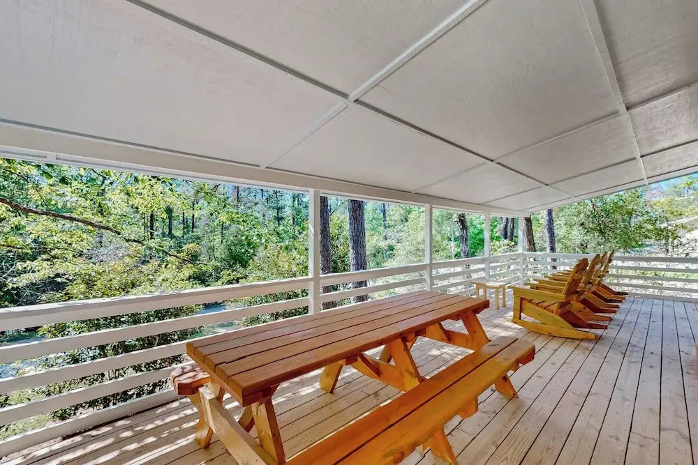 6 Mi to Lake: Brookeland Home w/ Treehouse Vibes