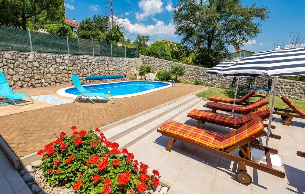 Awesome Home In Opric