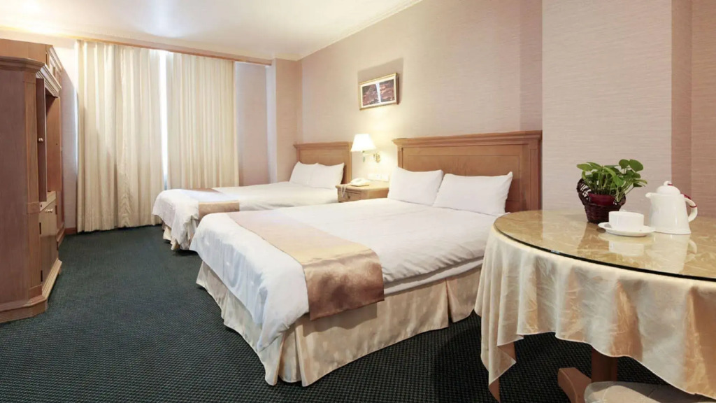 Cambridge Hotel - Yung Kang