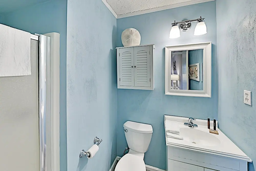 New Listing! Mariners Cove By The Beach 2 Bedroom Condo