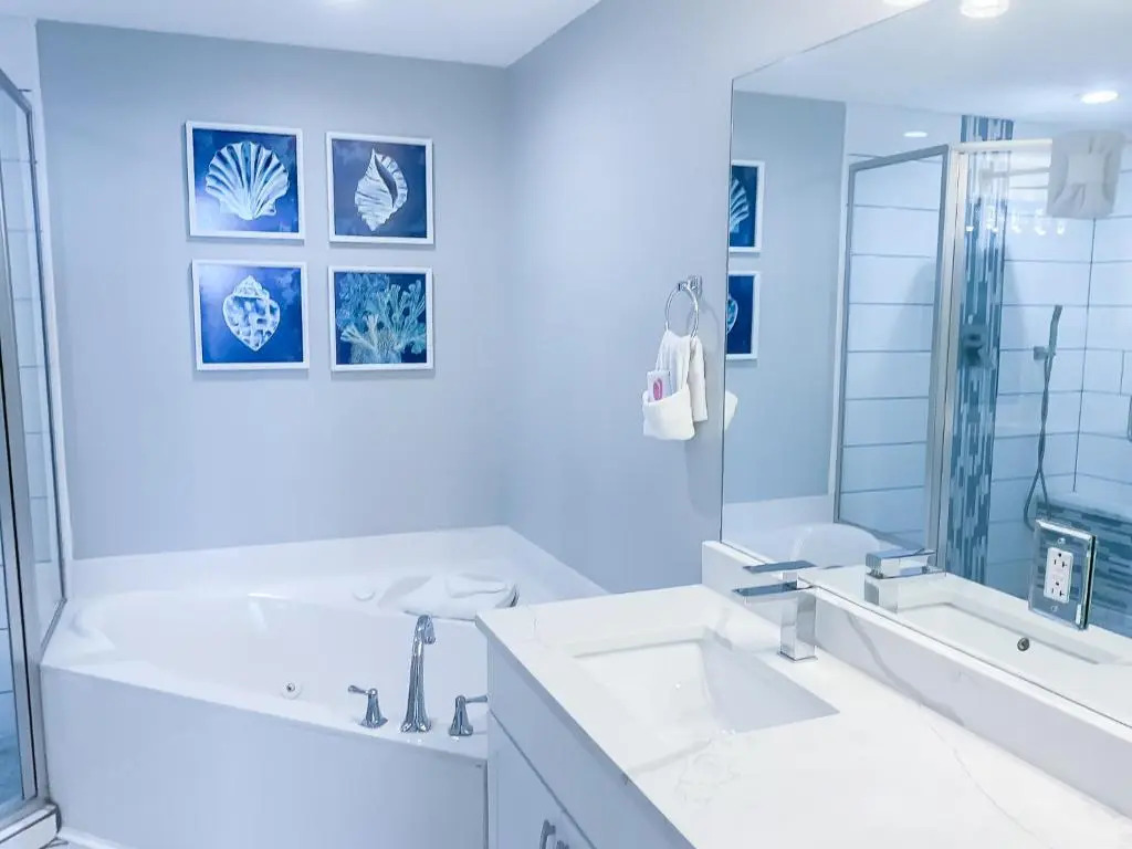 Majestic Resort 505 with RESERVED parking on 3rd Floor Walk-Over