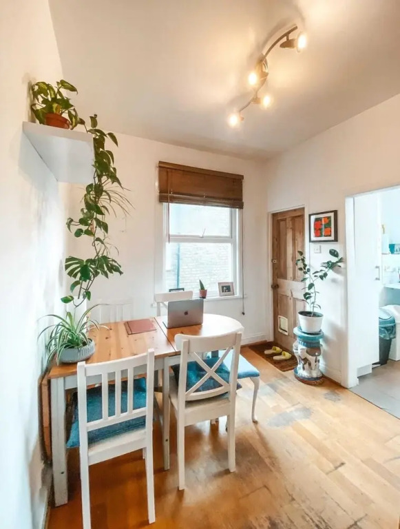 2 Bedroom Flat w Office in Tooting Broadway