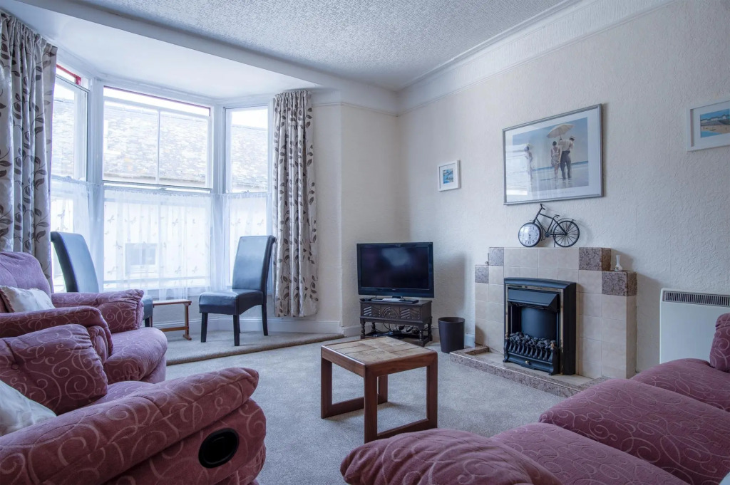 Dragons Den - 2 Bedroom Apartment - Tenby