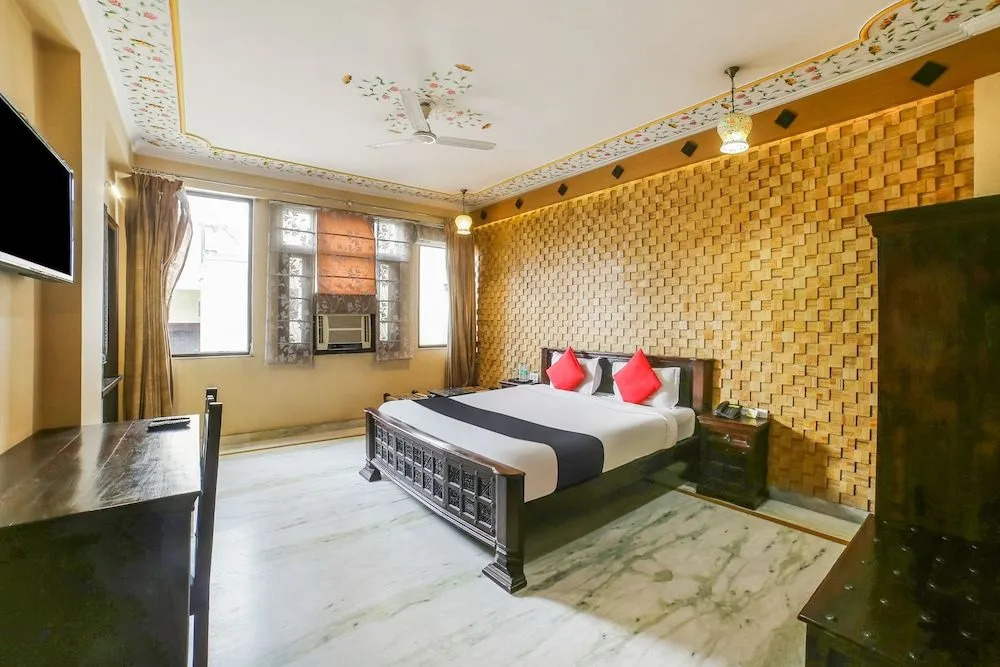 Capital O 38526 Hotel Epic