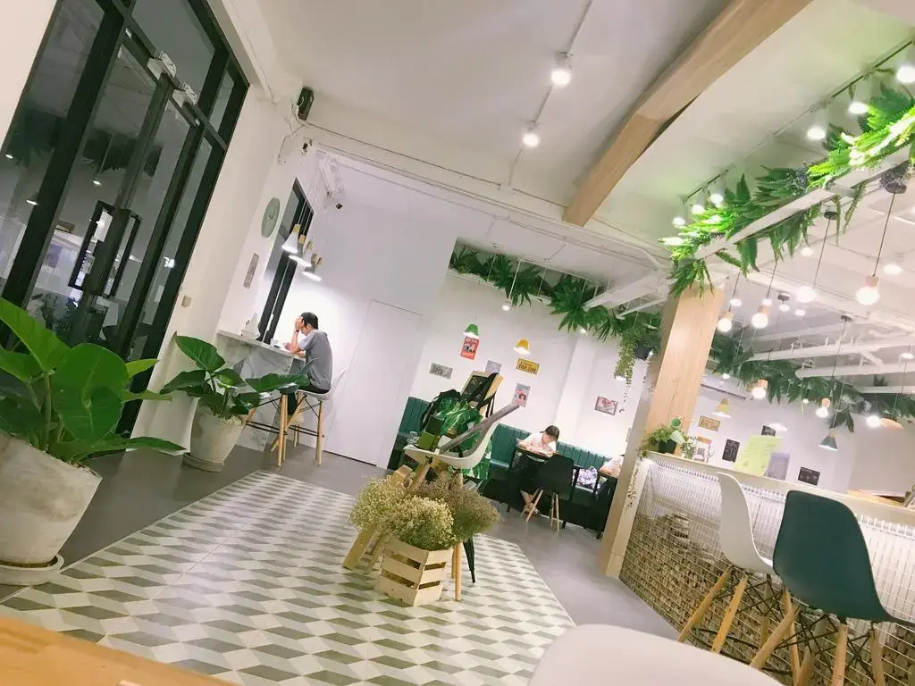 Folk Poshtel Asok