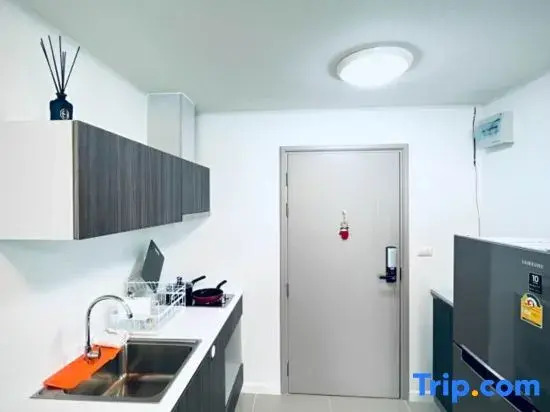 Studio Near Central Festival +Street Parking