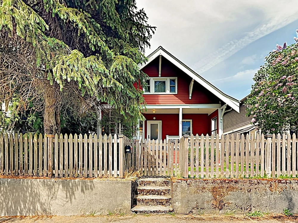 Charming - Blocks To Dining, Shops, Parks 3 Bedroom Home