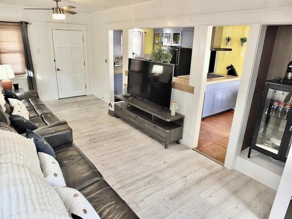 Eastside Garden Hideaway  For 4, Perfect Location for World Cup Attendees!