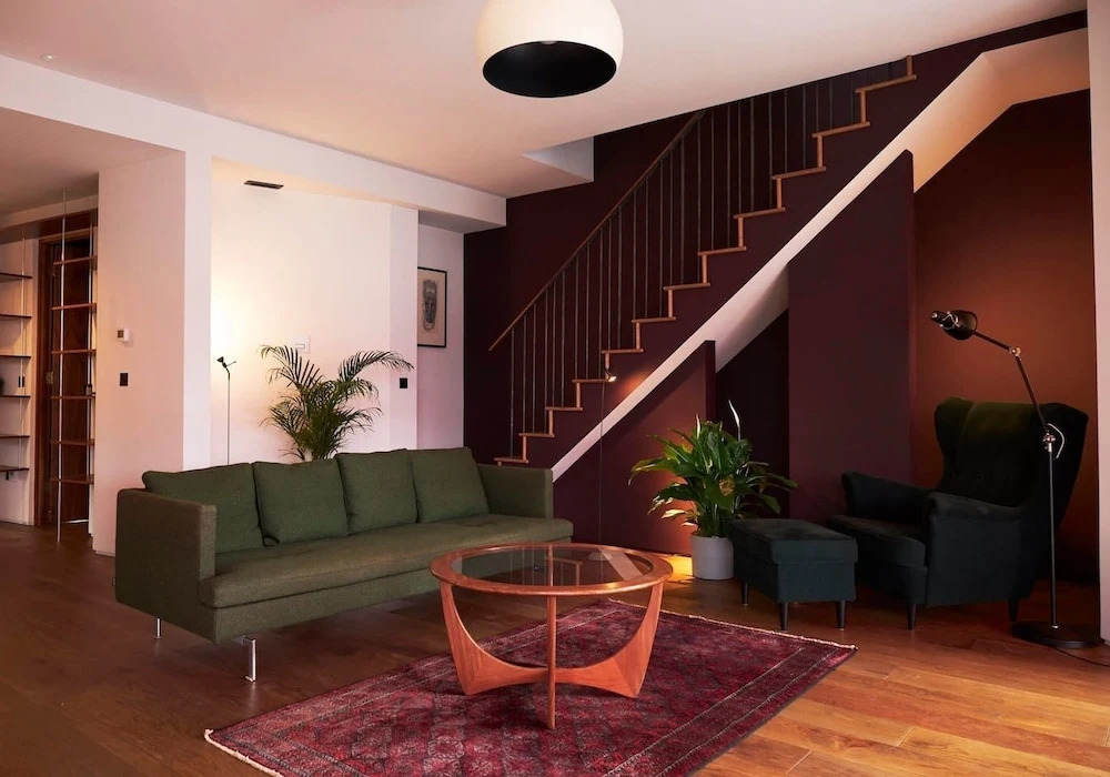 3-bed Flat w/ 2 Terraces in Hackney, East London!