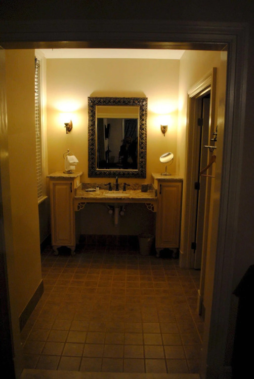 Brick Hotel on the Circle