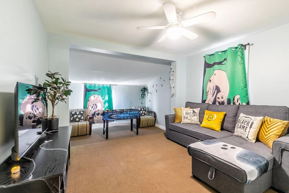 Cozy Houses in Downtown Toronto by GLOBALSTAY