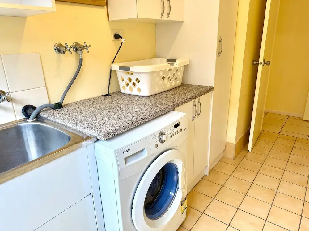 Lakeside Getaway - 4BR Jetty Wi-fi Waterfront