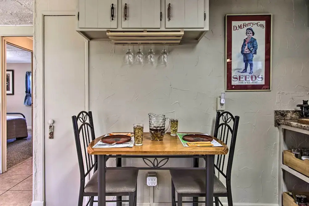 2 Mi to Downtown Knoxville: Cozy Home w/ Patio