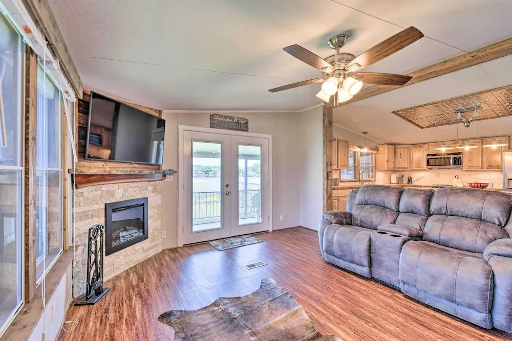 Lakefront Granbury Home, Boat Dock On-site!
