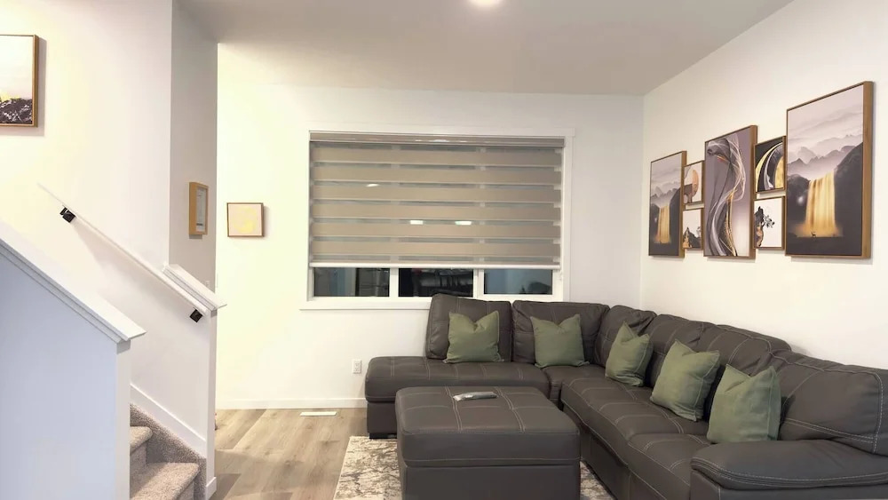3BR Family House in NE Edmonton