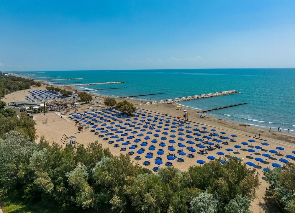 Pareus Beach Resort