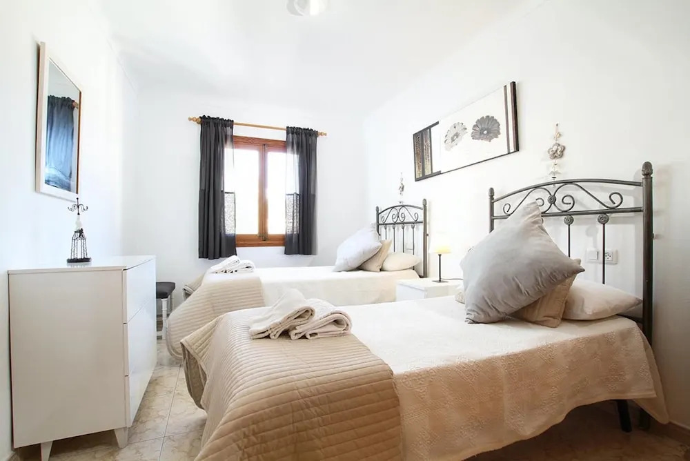 Villa - 3 Bedrooms with Pool and WiFi - 108757