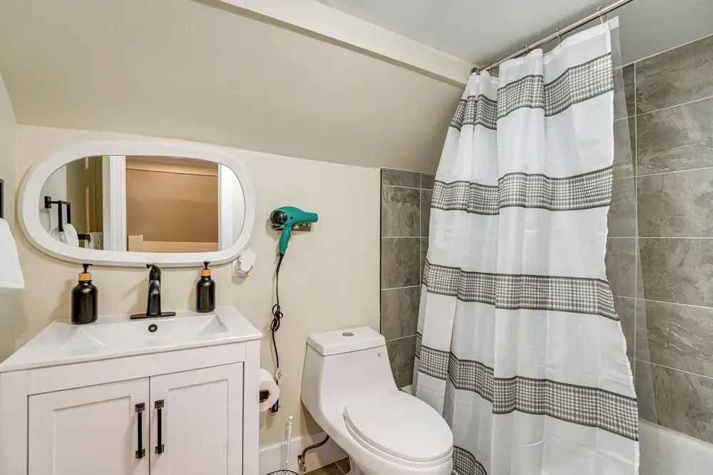 5 Mi to Dtwn Detroit: Pet-friendly Edison Home