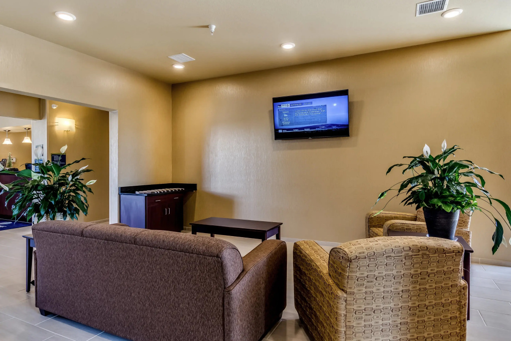 Cobblestone Inn & Suites - Waverly