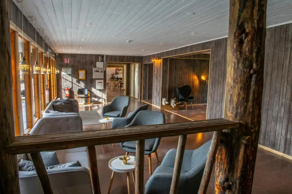 Arctic River Lodge
