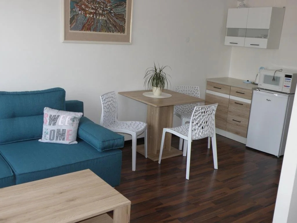 Plums Restaurant & Pension