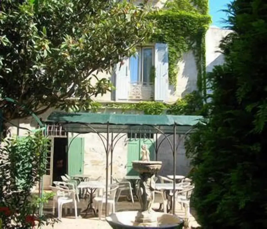 Au Saint Roch - Hôtel et Jardin