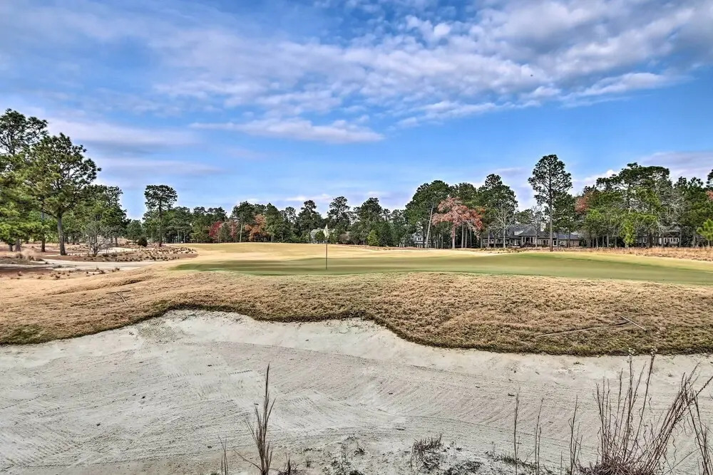 Pinehurst Gem on Golf Course & Putting Green!
