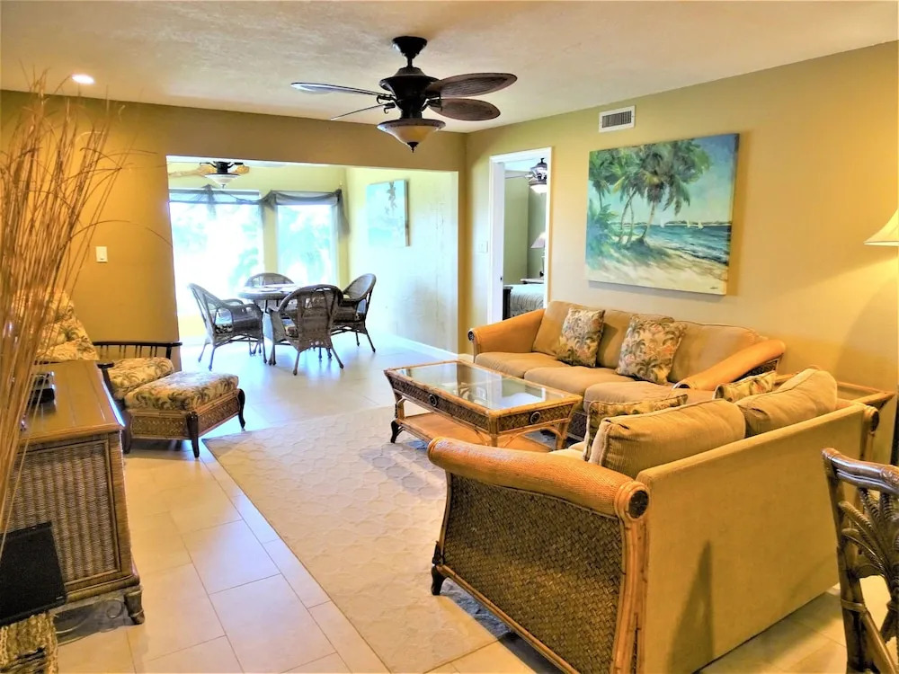Sunset Royale - 206 2 Bedrooms 2 Bathrooms Condo