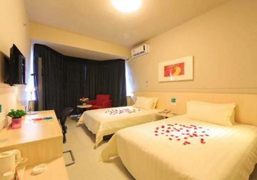 Отель Jinjiang Inn Longyan Zhongshan Road Walking Street