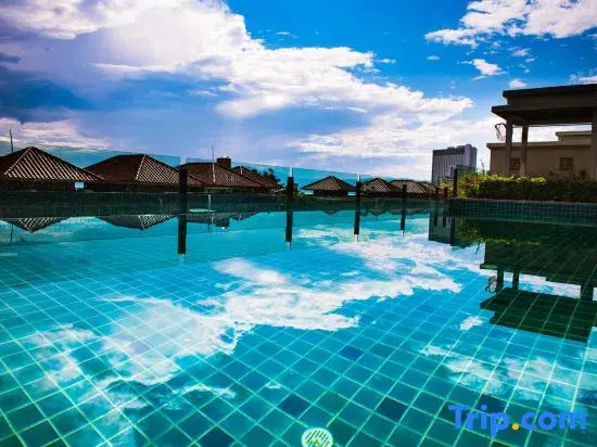 Jiamu  Villa  in  Fuxian  Lake