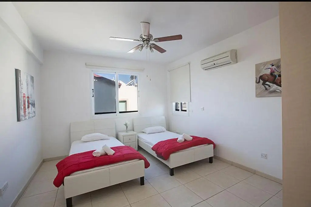 Apt Pernera Dyo - Modern 2 Bedroom Pernera Apt with Communal Pool - Close to all Amenities
