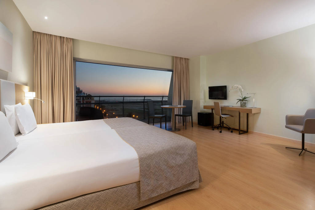 Eurostars Oasis Plaza