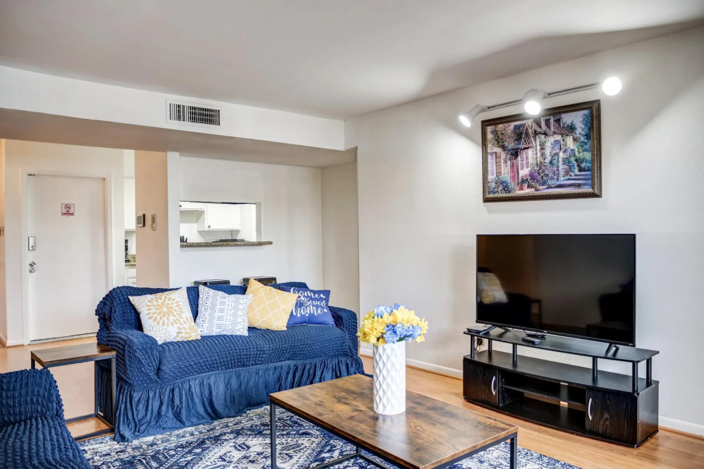 LovelyMedcenter area 3 BR, 2BA  condo w/grill