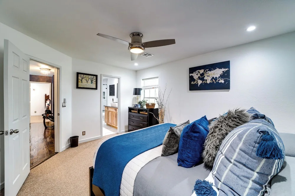 'peace & Tranquility' Home, 2 Mi to Downtown Tulsa
