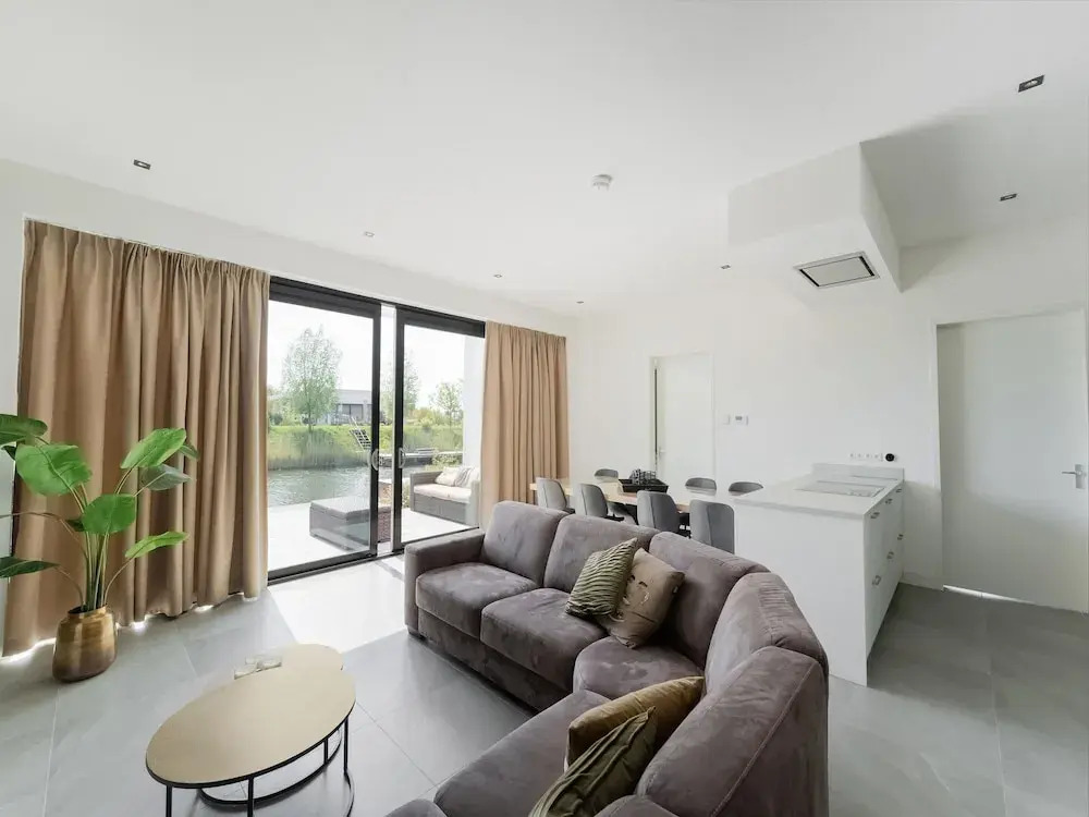 Swanky villa in Zeewolde with garden