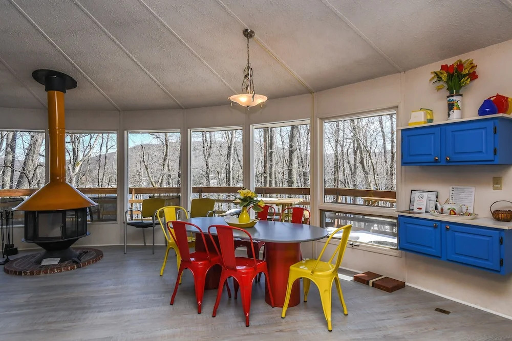 Retro Lake Landing 3 Bedroom House