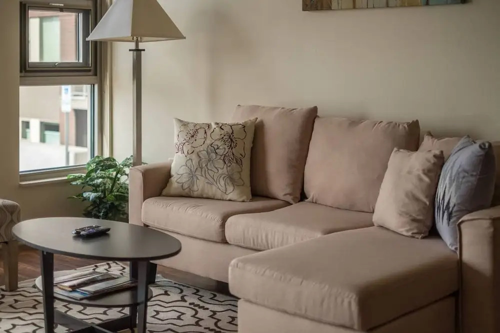 Elegant Open One Bedroom with Parking