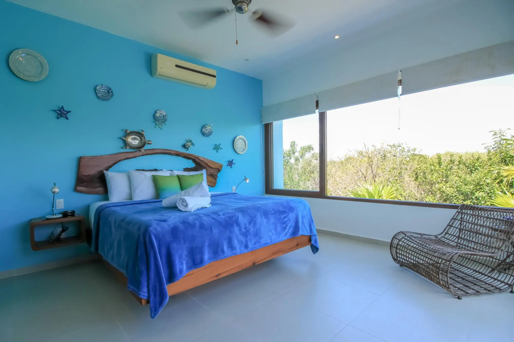 Impressive House Perfect for Large Groups Rooftop Sunbeds Hot Tub Close to the Beach