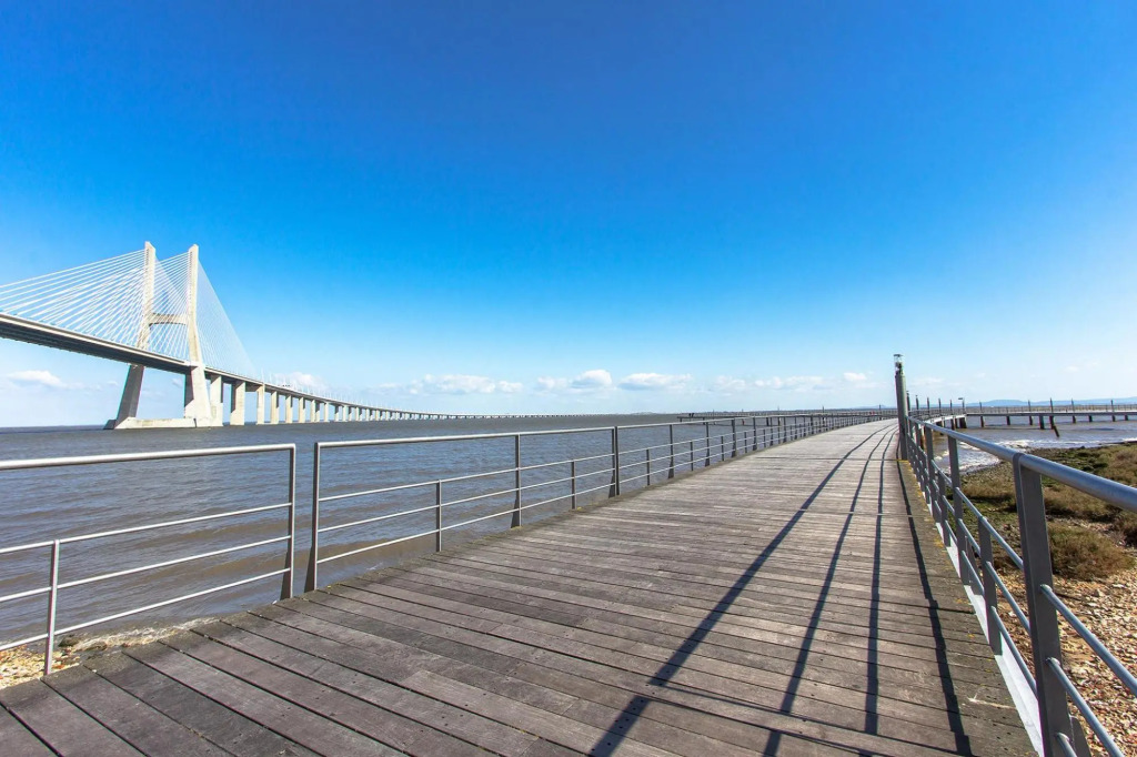Expo River Side by Homing