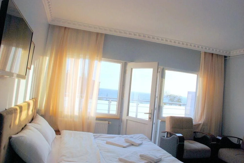 White Palace Apart