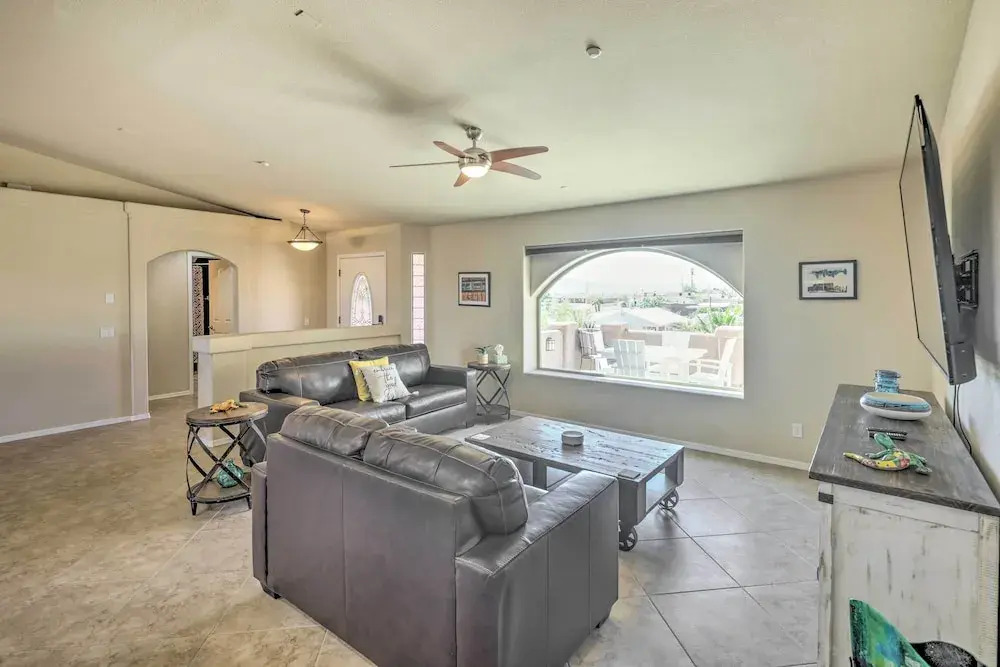 2 Mi to London Bridge: Lake Havasu Getaway